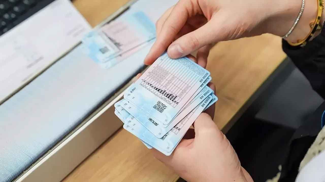 ehliyet-yenileme-uzatildi-mi-son-tarih-ve-ucret-2025