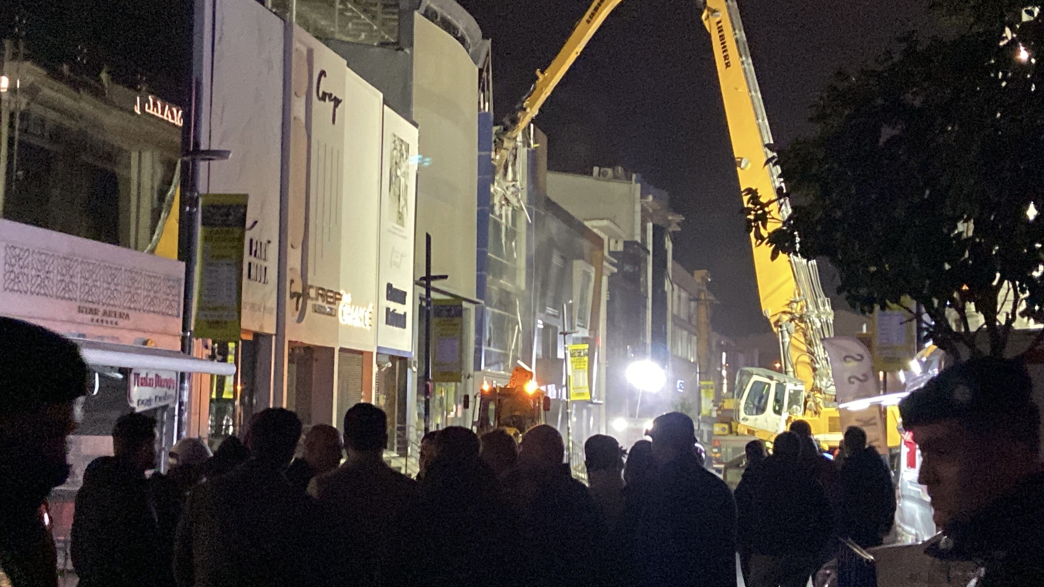 Güngören'de Bina Çöktü Kurtarma Çalışmaları 16 Saate Ulaştı (3)