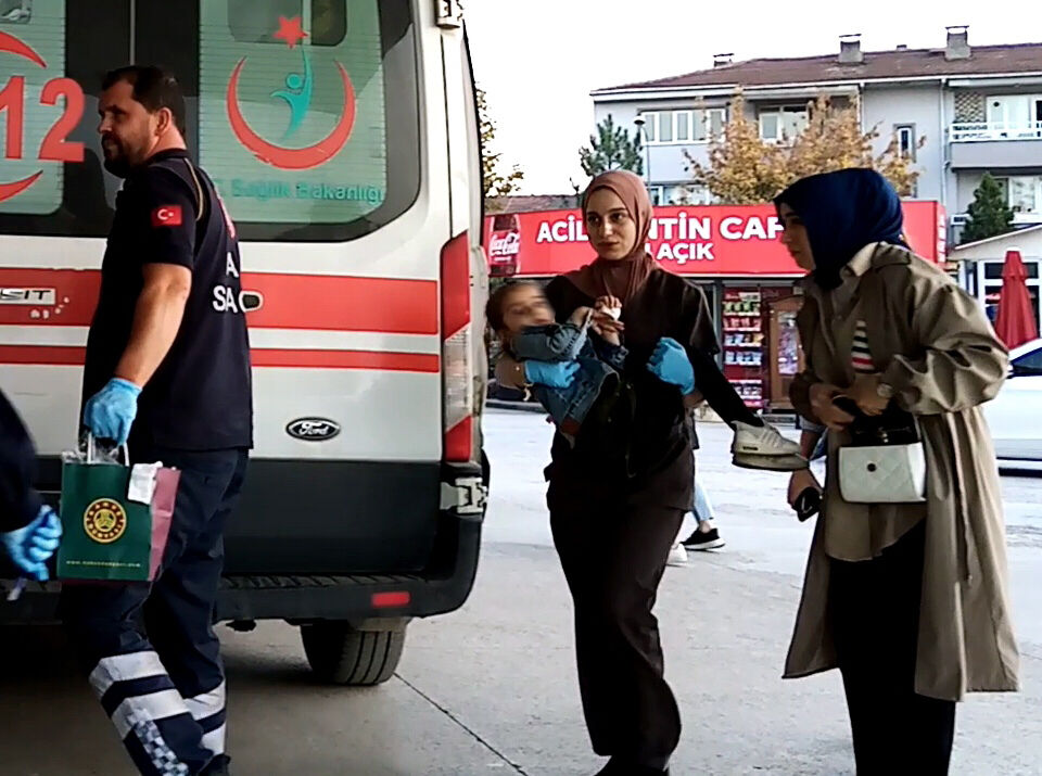 İnegöl'de Bir Avm'de 4 Yaşındaki Çocuğun Parmağı Koptu0
