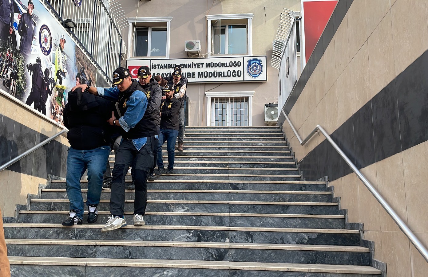Masaj salonuna fuhuş baskını Masaj salonuna fuhuş baskını