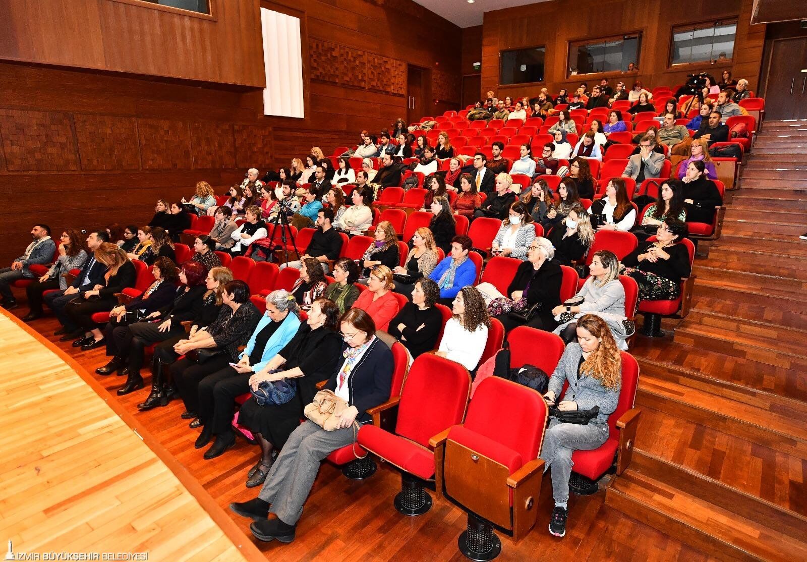 İzmir’de Çarpıcı Sempozyum Sağlığa Erişememek De Şiddettir” (3)
