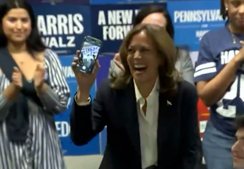 Kamala Harris Telefon2
