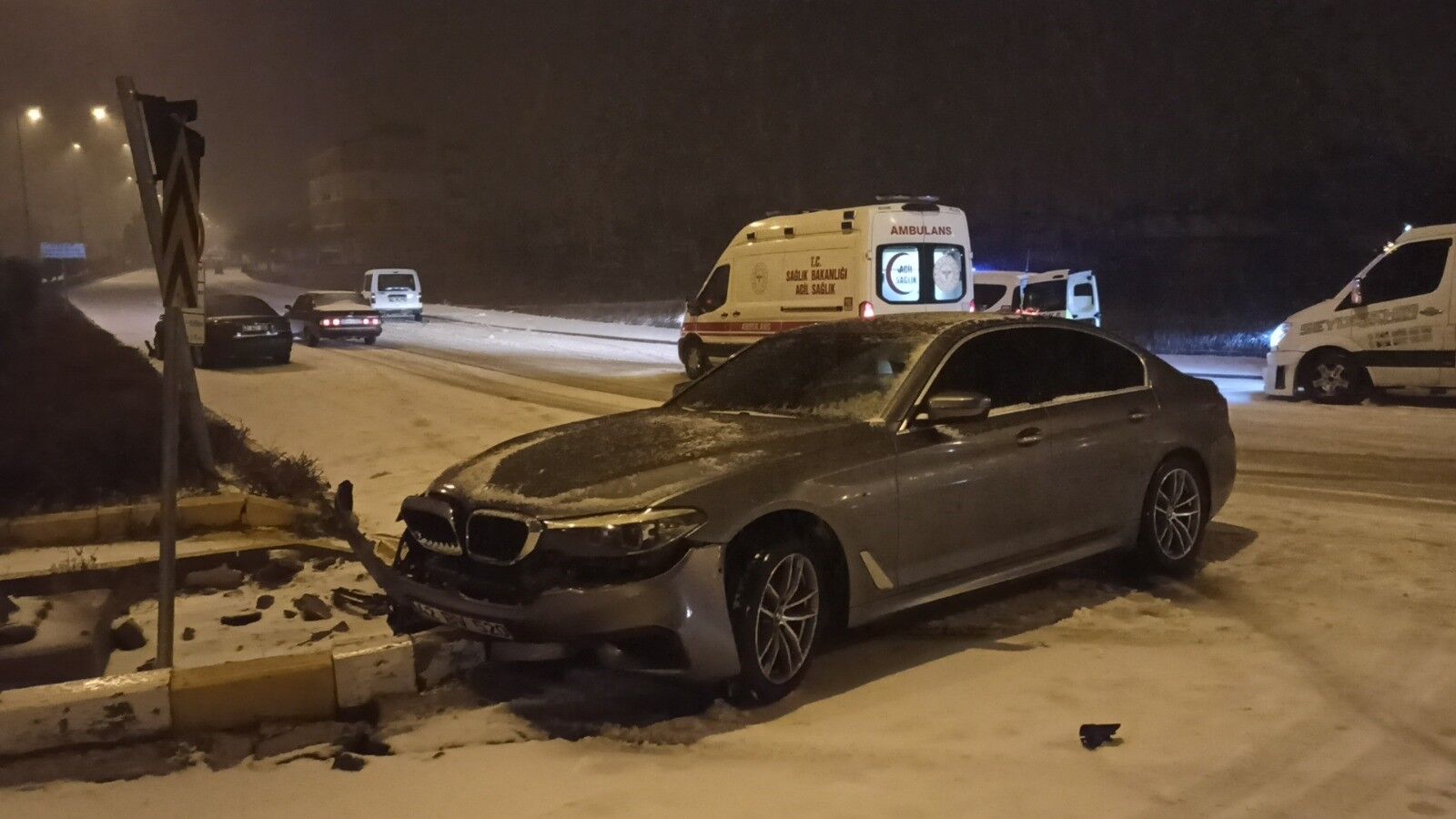 Kar Yağışı Kazaya Neden Oldu 3 Yaralı (1)