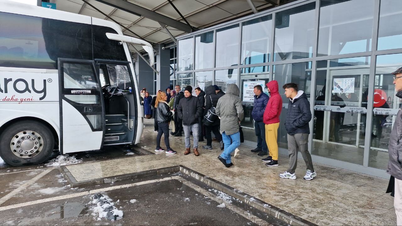 Kar Yağışı Nedeniyle Şehirlerarası Otobüs Seferlerinde Aksama (2)