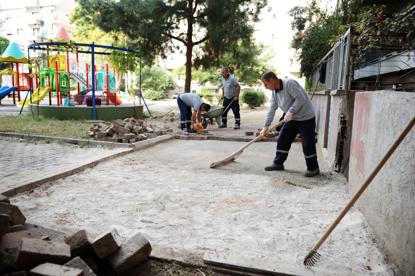 Karşıyaka Belediyesi, 1 Ayda 100’Den Fazla Parkı Modernize Etti (3)
