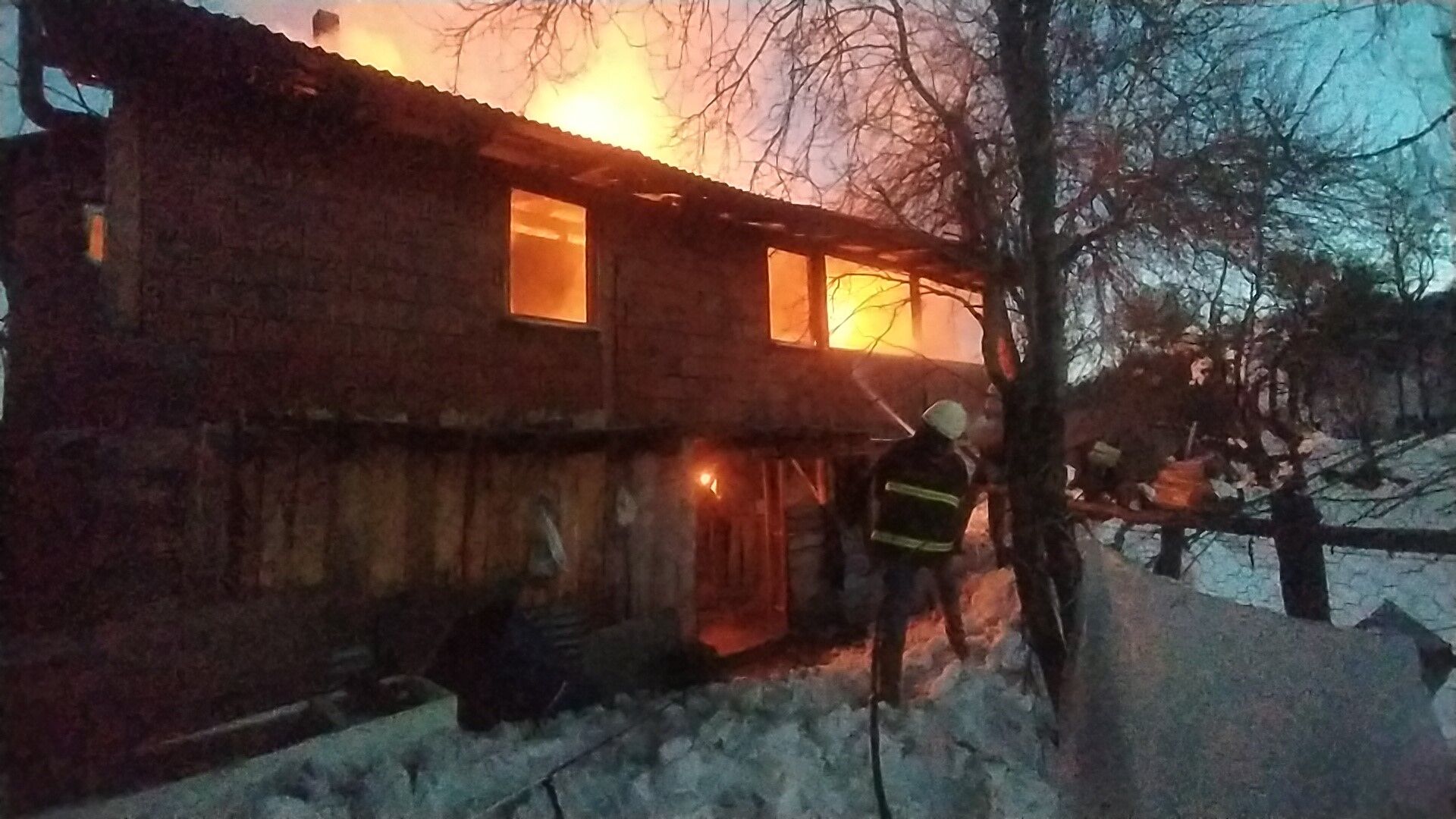 Kastamonu’da 2 Katlı Ev Alevlere Teslim Oldu (3)