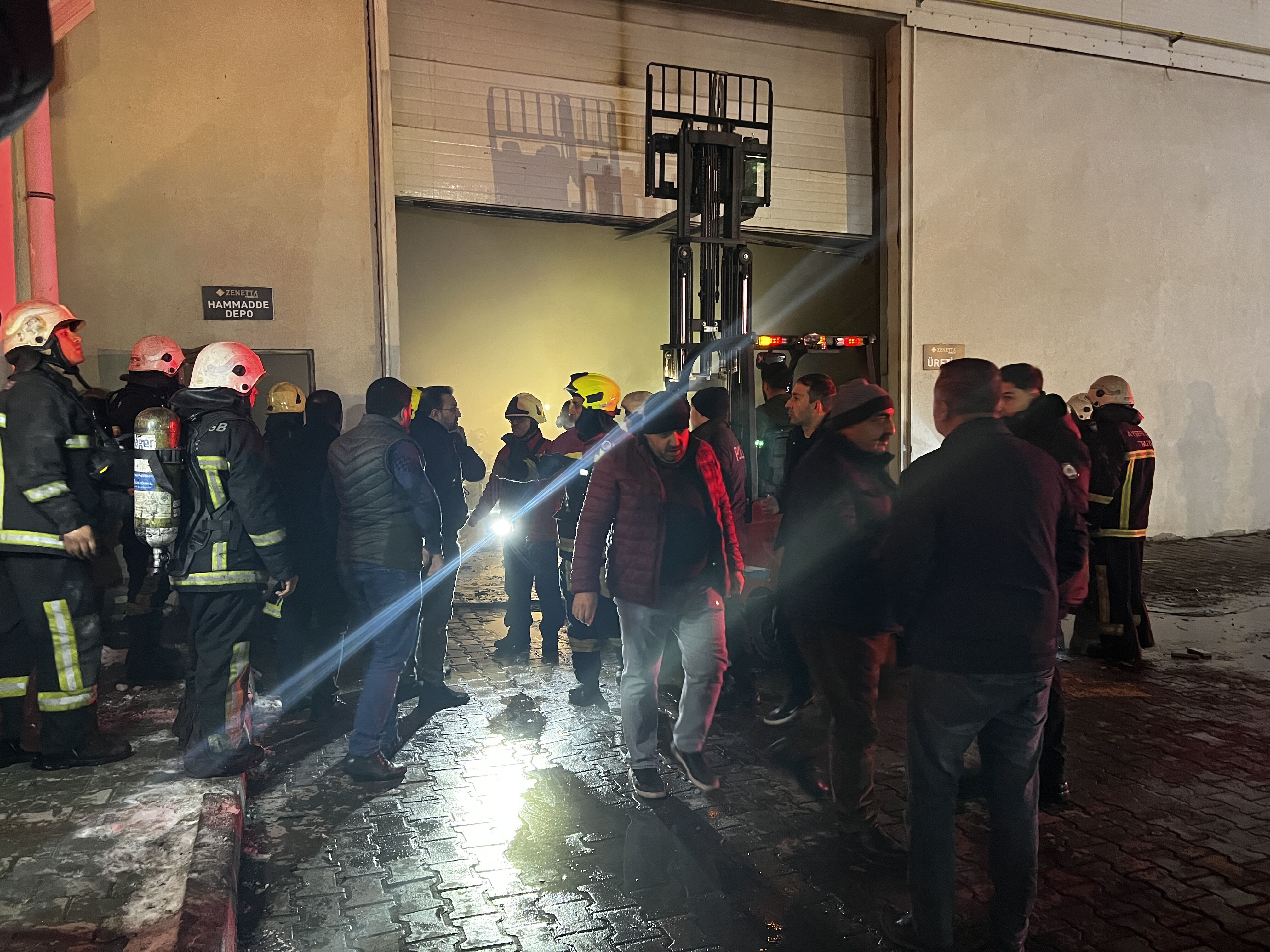 Kayseri Osb’de Mobilya Fabrikasında Yangın (2)