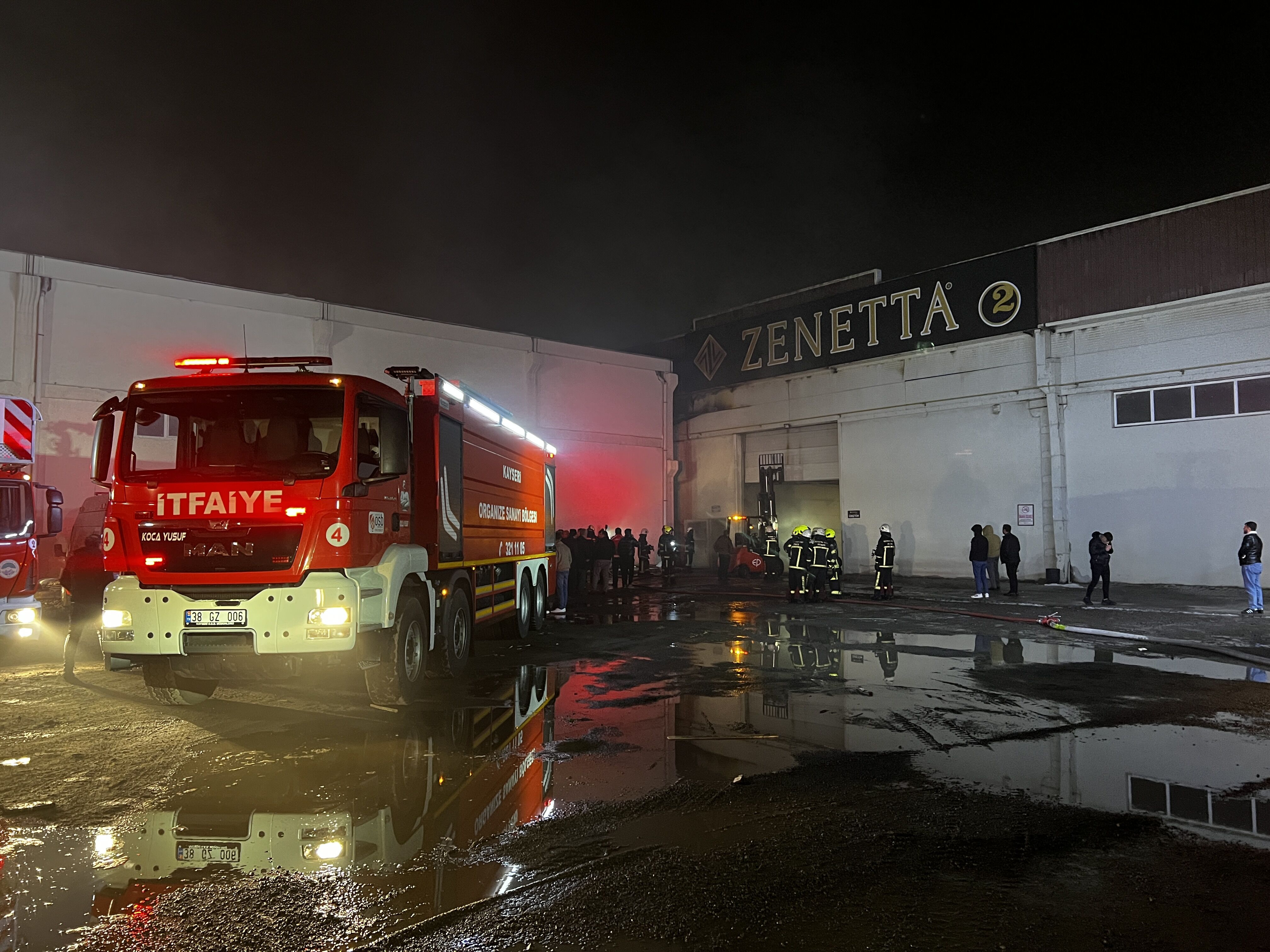 Kayseri Osb’de Mobilya Fabrikasında Yangın (3)