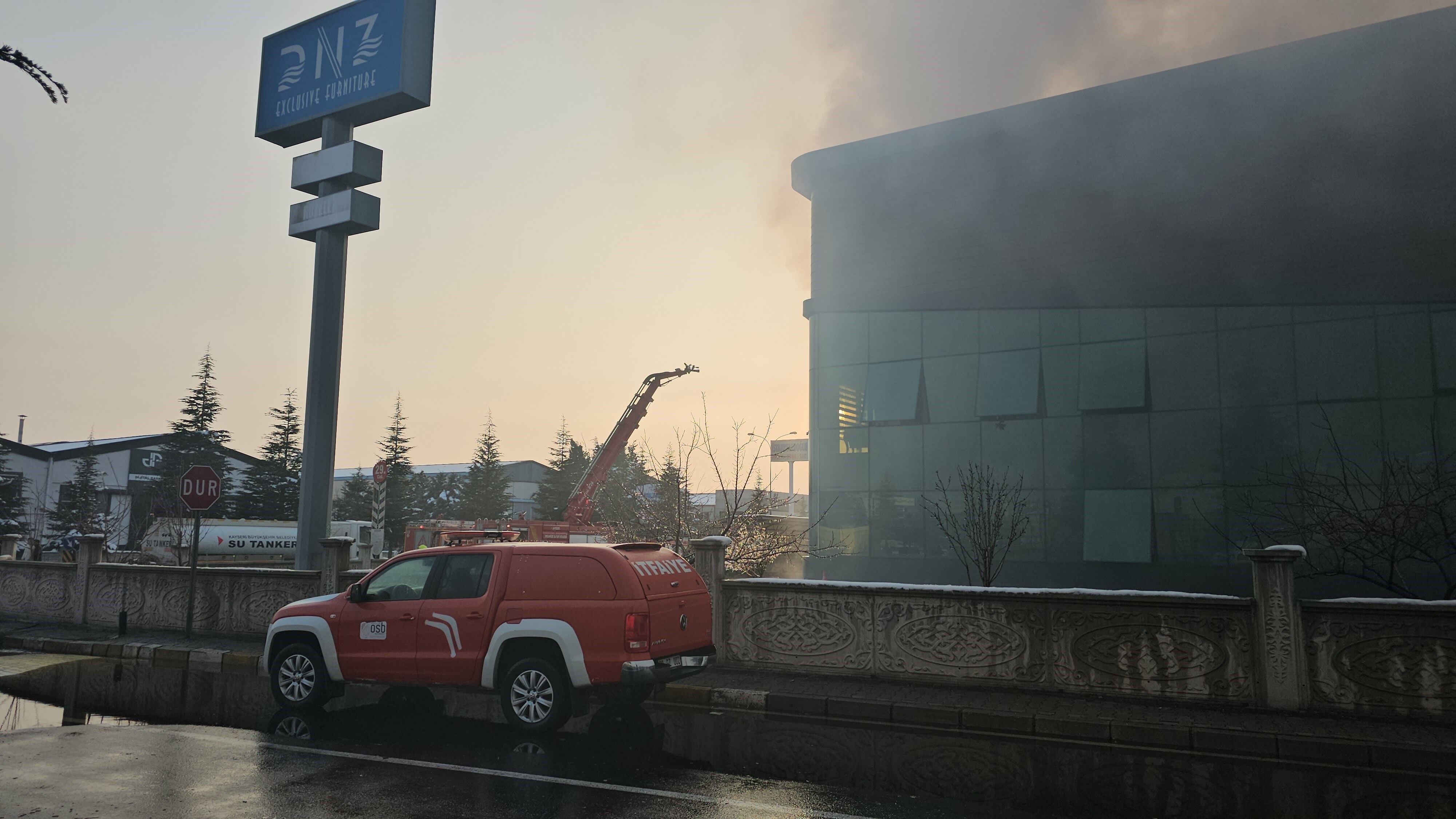 Kayseri'de Mobilya Fabrikasında Yangın Can Kaybı 3'E Yükseldi (2)