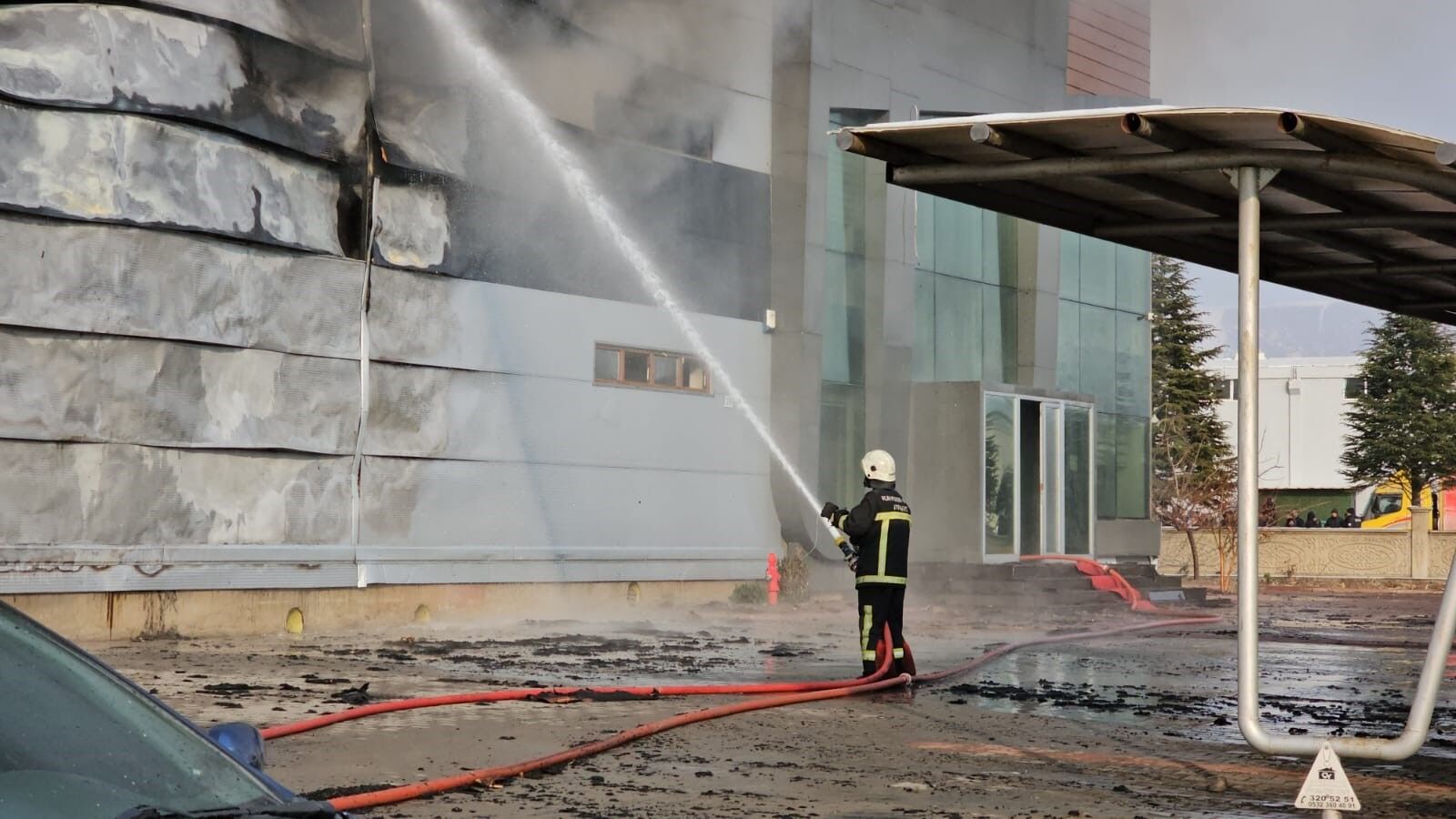 Kayseri'de Mobilya Fabrikasında Yangın Can Kaybı 3'E Yükseldi (3)
