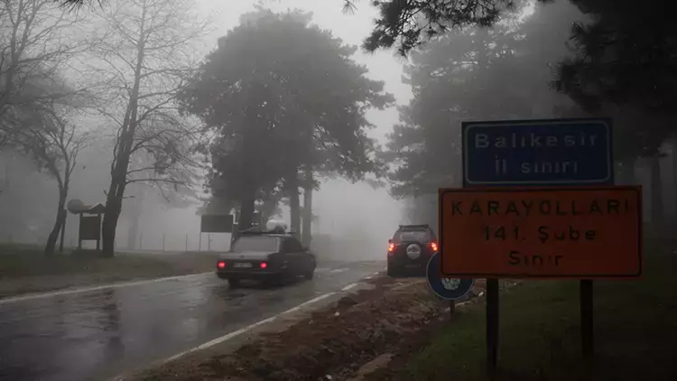Kazdağları’nda Yoğun Sis, Trafiği Olumsuz Etkiliyor (1)