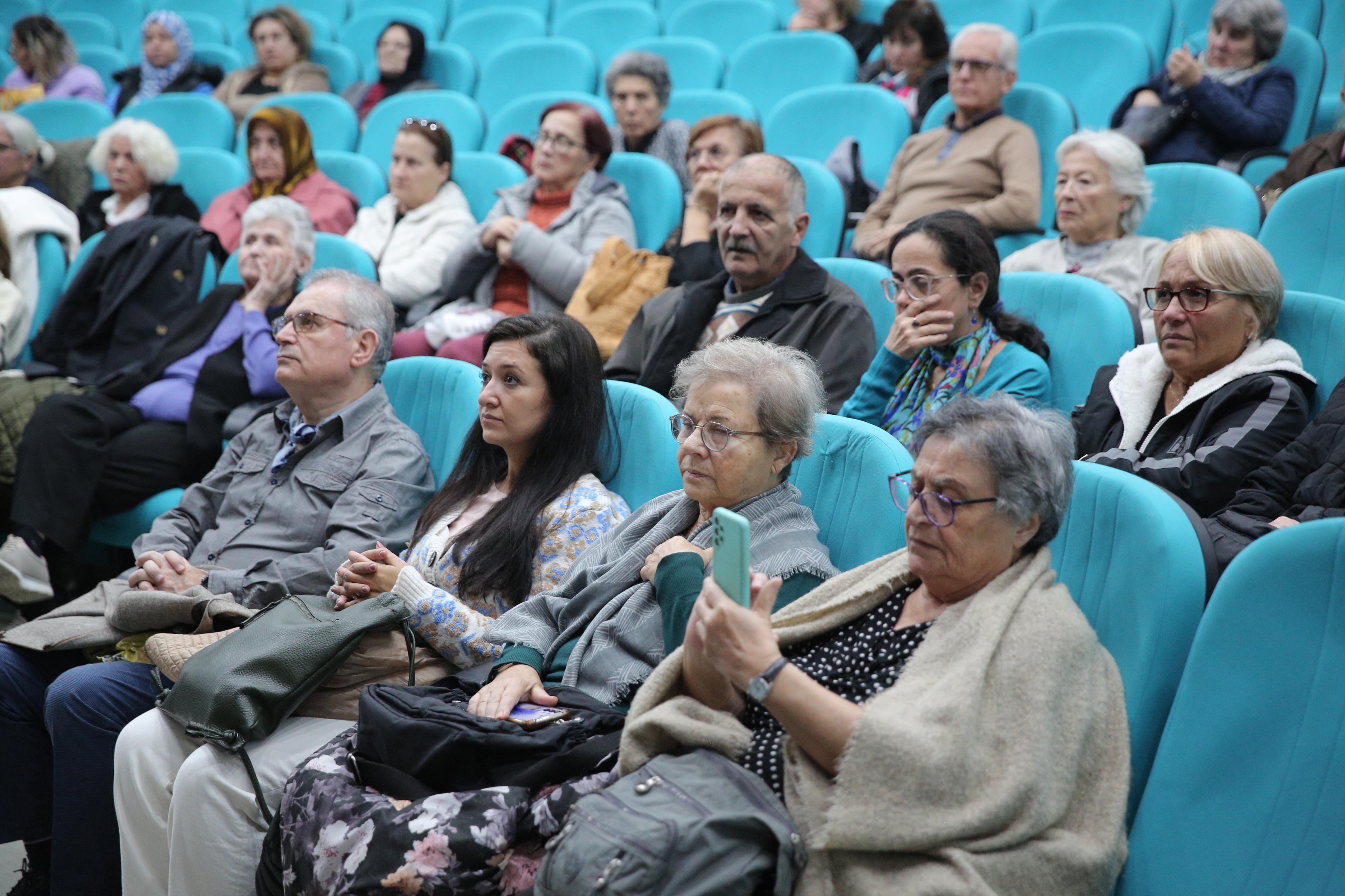 Konak Belediyesi'nden Yaşlı Hakları Semineri (1)