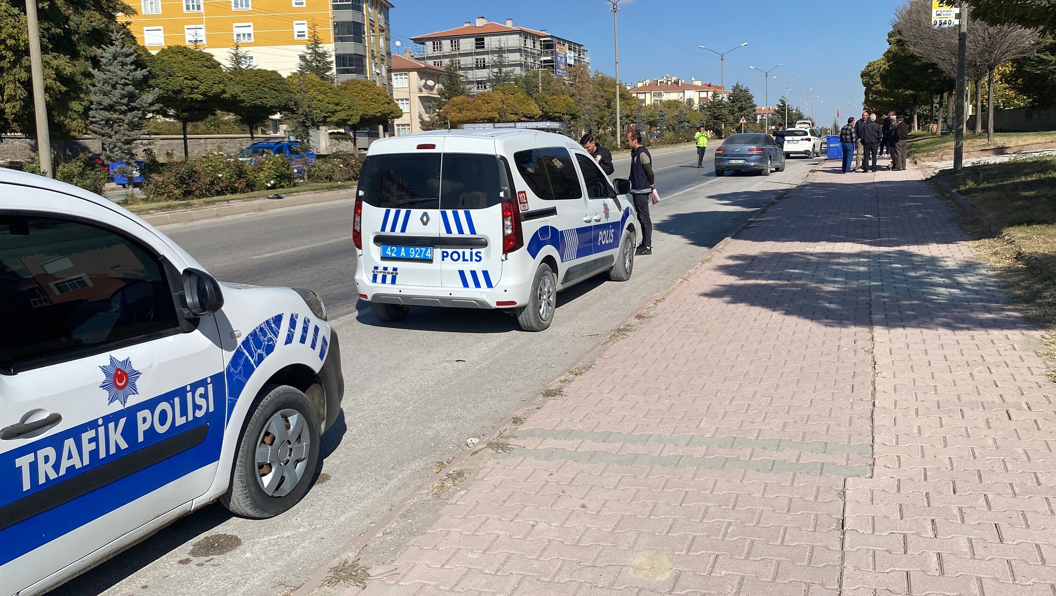 Konya'da Karşıdan Karşıya Geçmeye Çalışan Kadına Otomobil Çarptı (3)