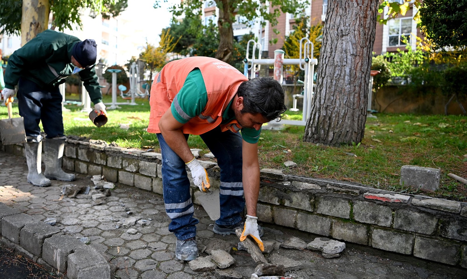 Kuşadası'nda Emekliler Ve Gençler Için Sosyal Merkez Açılıyor (1)