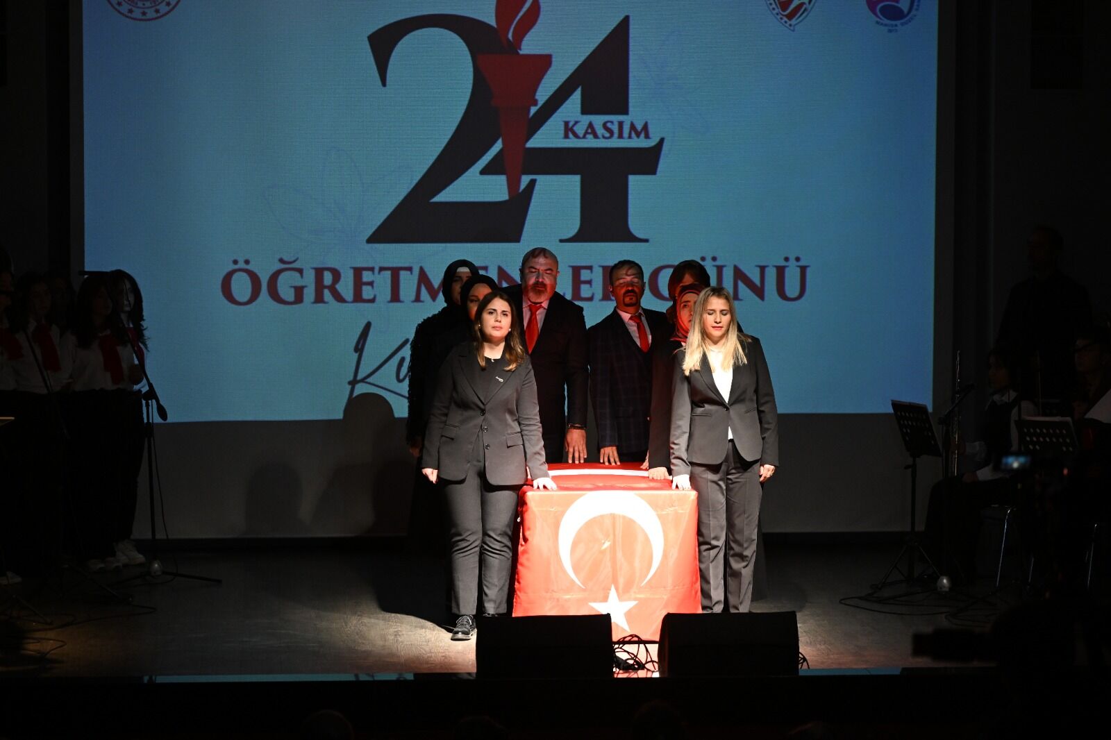 Manisa’da 24 Kasım Öğretmenler Günü Coşkuyla Kutlandı (6)