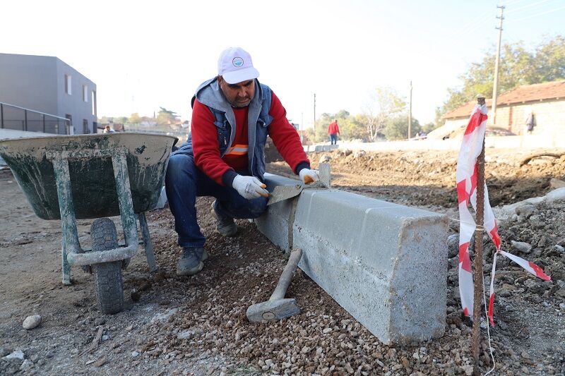 Menderes'te Yol Ve Yeşil Alan Çalışmaları Başladı (5)