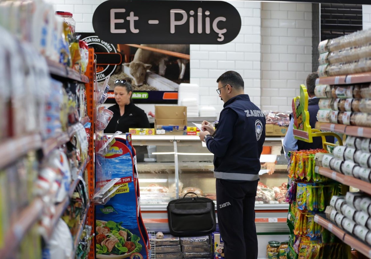 Narlıdere Belediyesi'nden Marketlerde Gıda Denetimi01