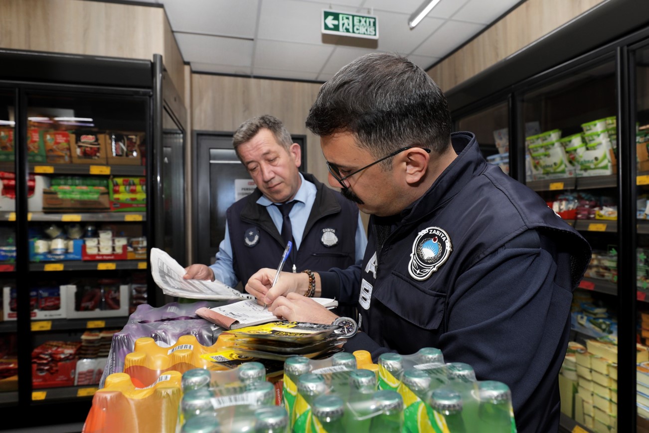 Narlıdere Belediyesi'nden Marketlerde Gıda Denetimi02