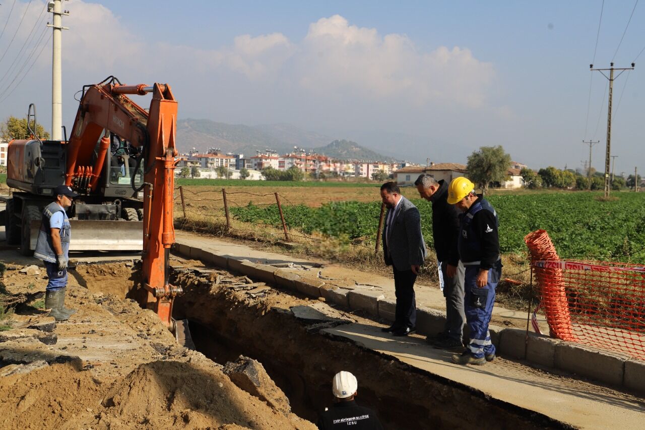 Ödemiş’te 1500 Metrelik Yağmursuyu Hattı Çalışması Başladı (2)
