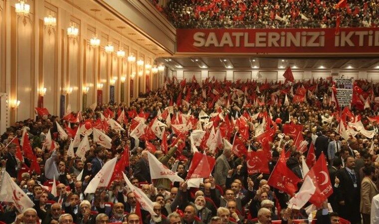 Saadet Partisi Kongresi'nde Delegelerle Görevliler Arasında Kavga Çıktı-1