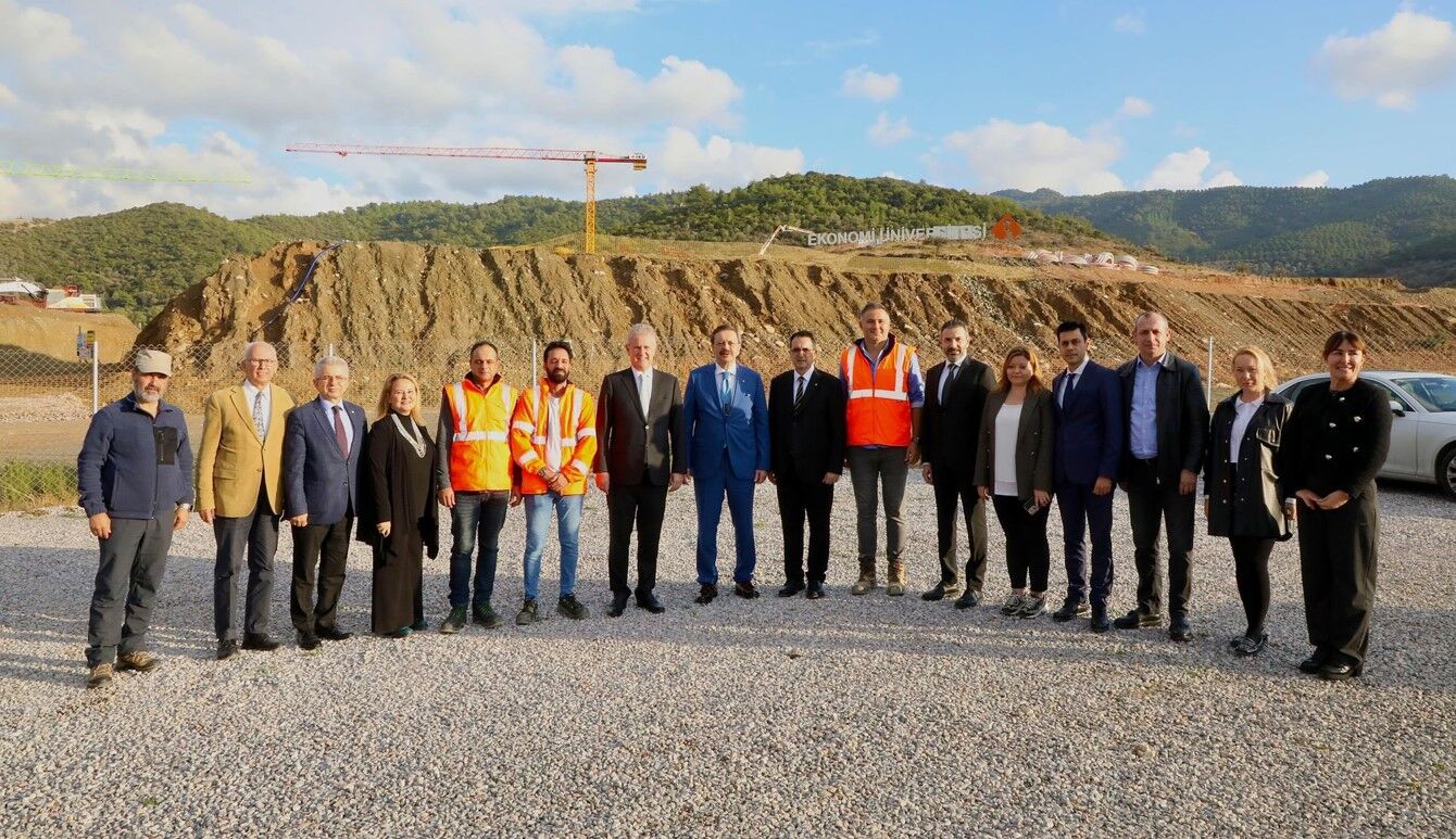 Tobb Başkanı Hisarcıklıoğlu, İeü Güzelbahçe Kampüsü Inşaatını Inceledi02