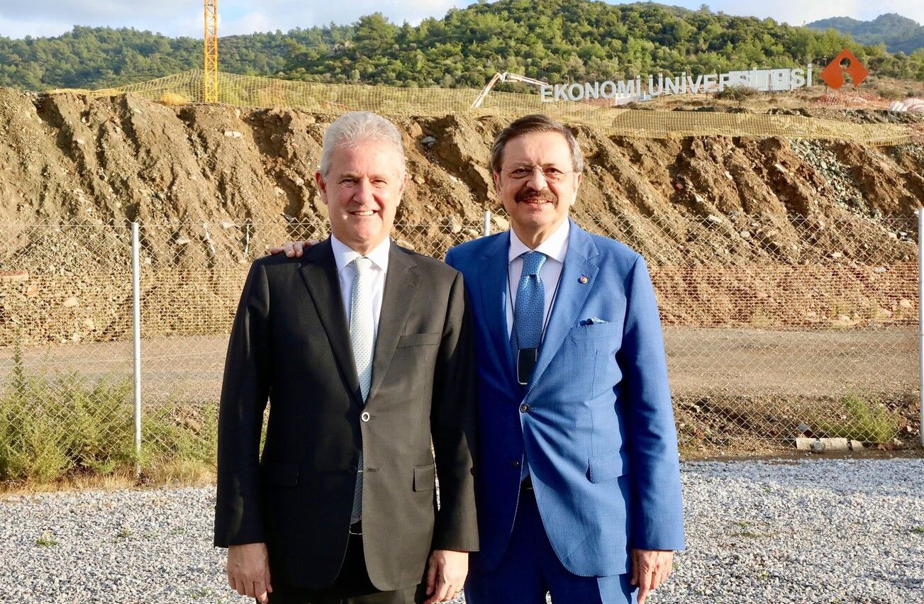 Tobb Başkanı Hisarcıklıoğlu, İeü Güzelbahçe Kampüsü Inşaatını Inceledi03