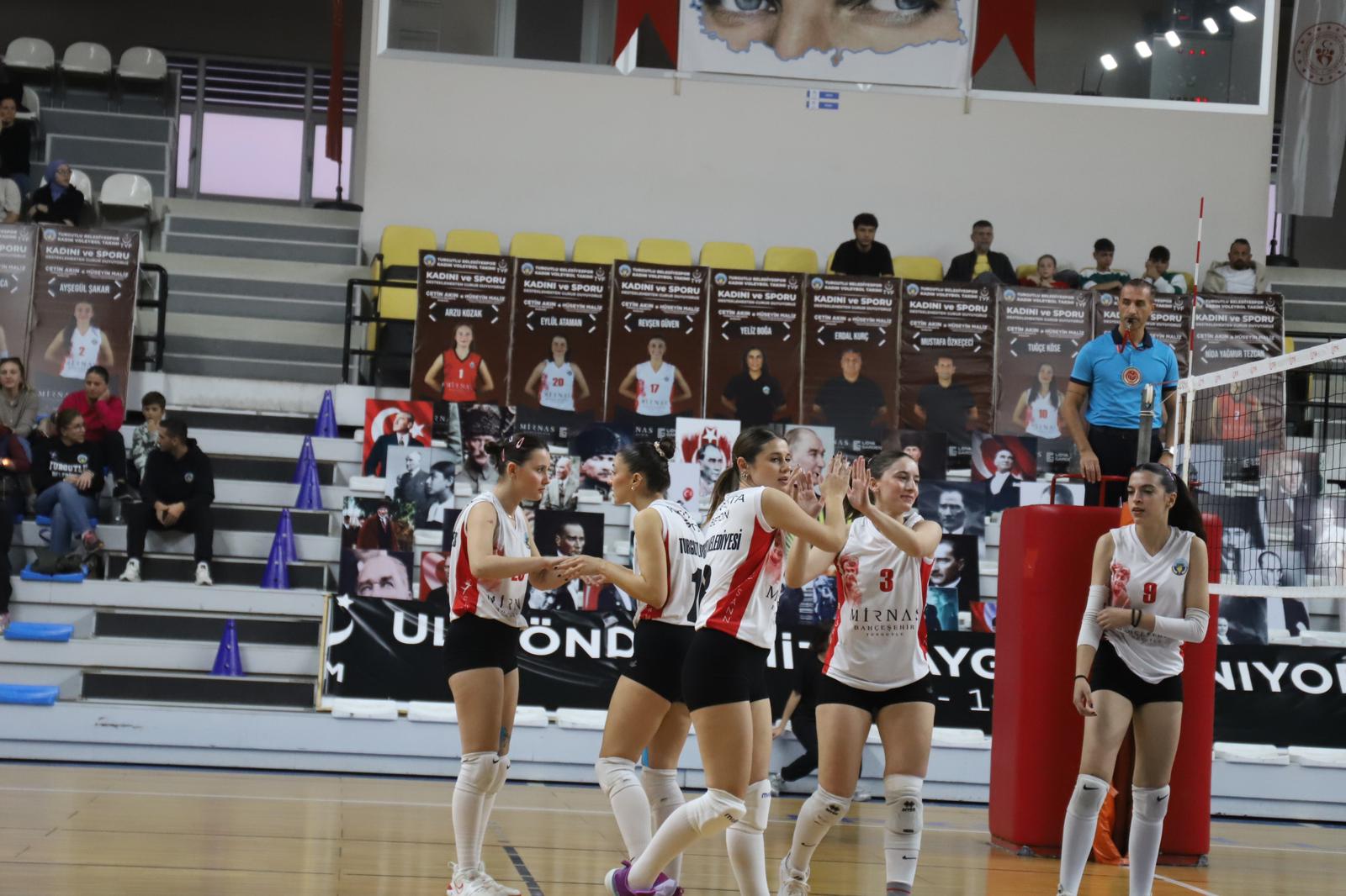 Turgutlu Kadın Voleybol Takımı, Uğur Spor Karşısında Galibiyet Arıyor (2)