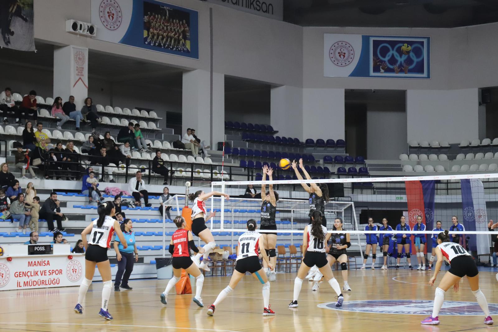 Turgutlu Kadın Voleybol Takımı, Uğur Spor Karşısında Galibiyet Arıyor (3)