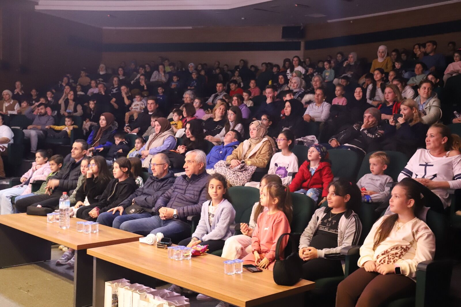 Turgutlu'da Çocuklara Ücretsiz Tiyatro Şöleni (1)