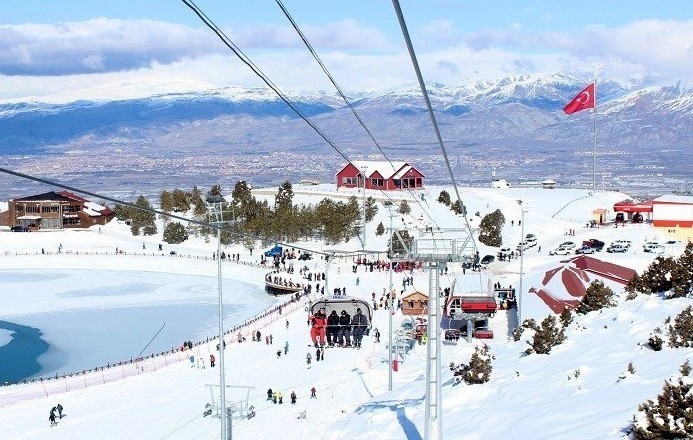 Türkiye’nin En Uzun Pisti Kayak Severleri Bekliyor (2)