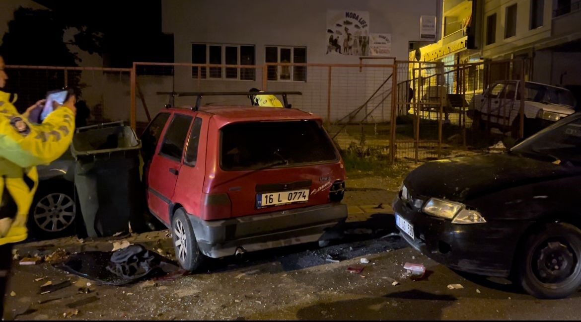 Üç Otomobili Pert Ederek Olay Yerinden Kaçtı (2)