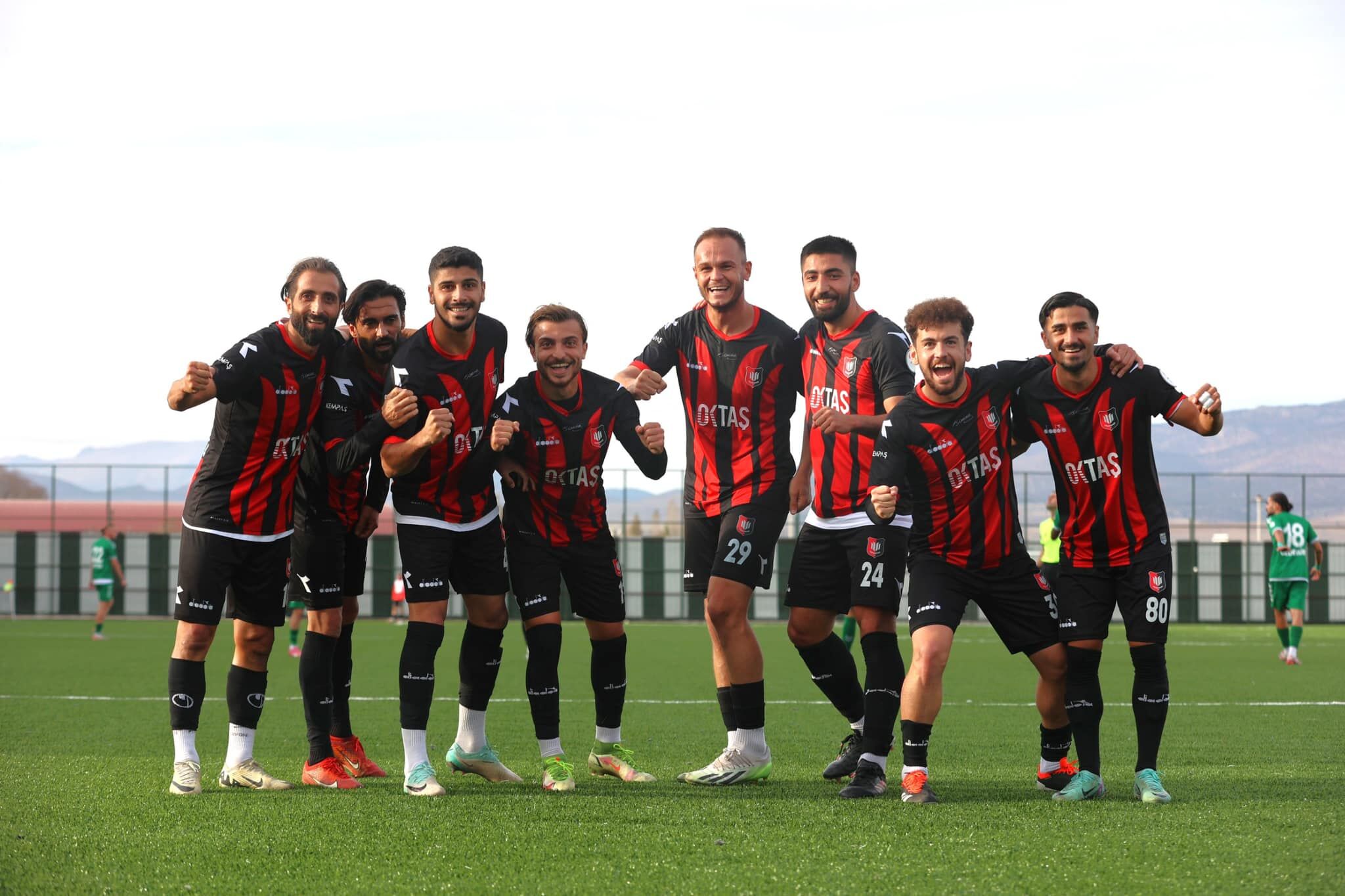 Uşakspor, Kelkit Hürriyetspor'u 2 Yenerek Zirveye Yaklaştı (2)