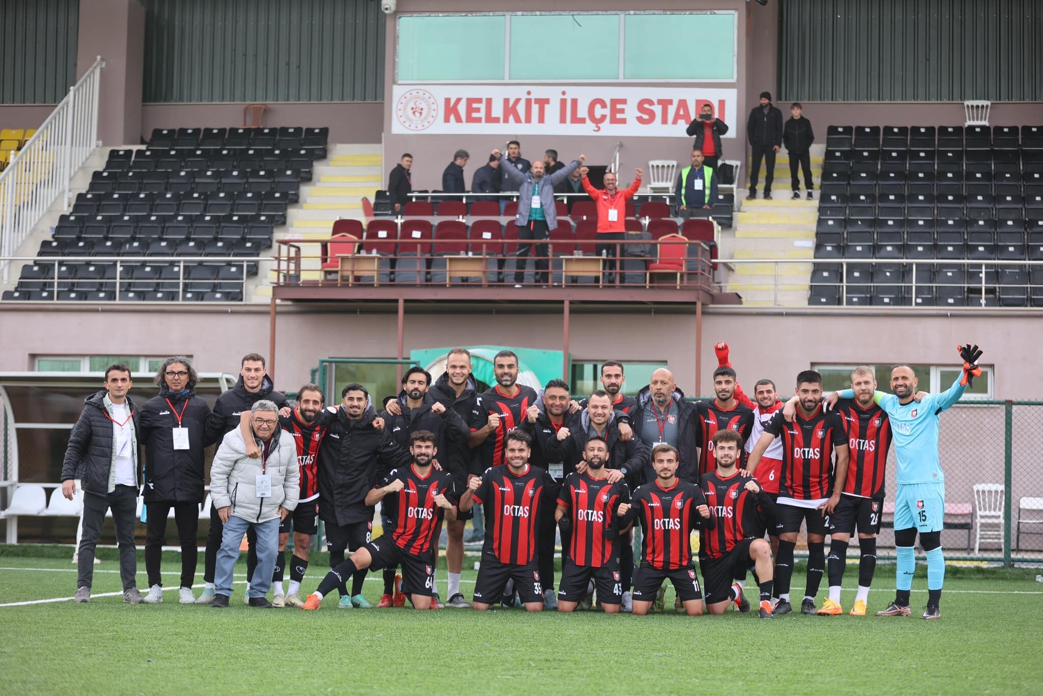 Uşakspor, Kelkit Hürriyetspor'u 2 Yenerek Zirveye Yaklaştı (3)