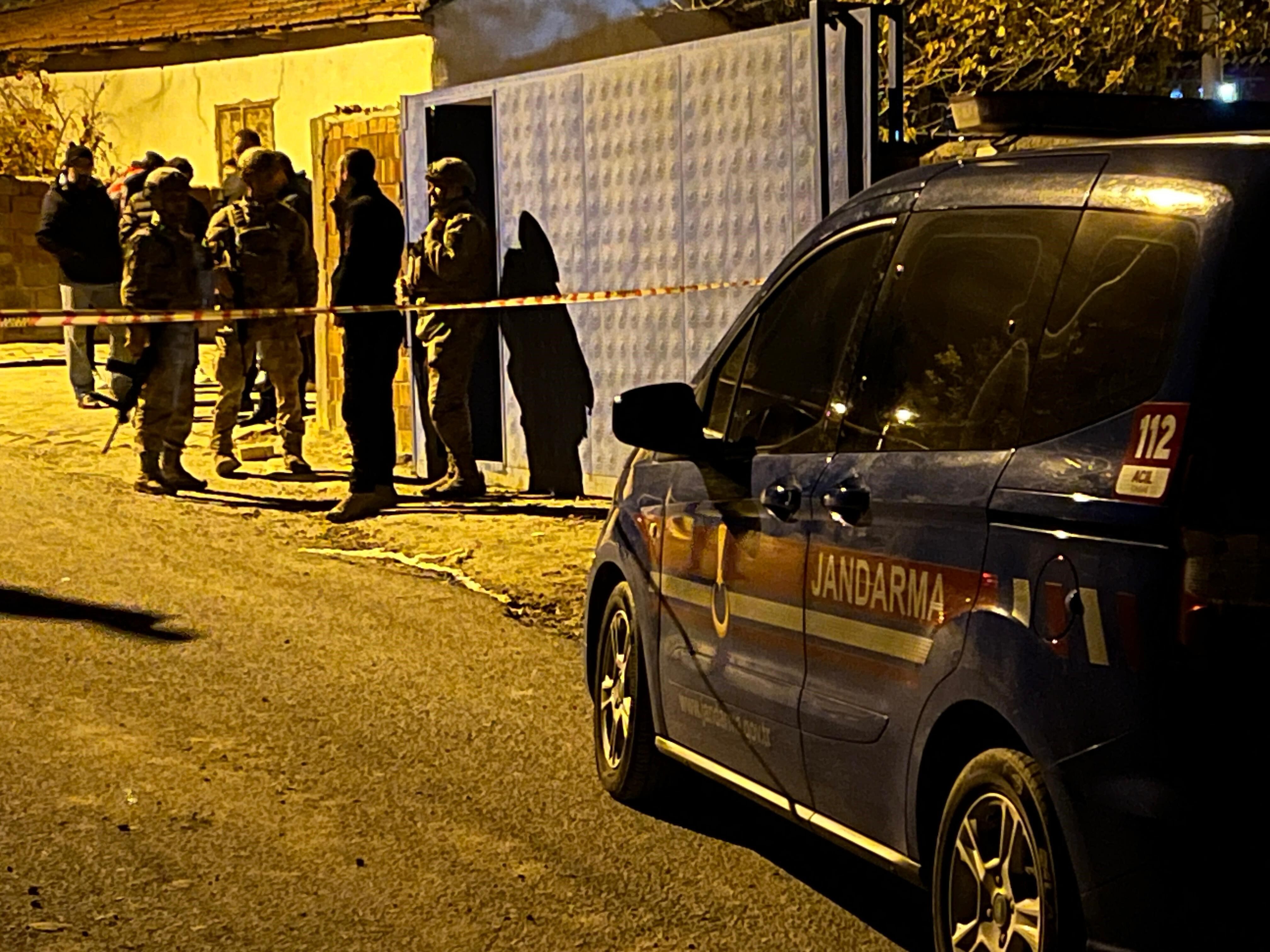 Vali Özkan, Yaralı Jandarma Personelini Hastanede Ziyaret Etti (2)