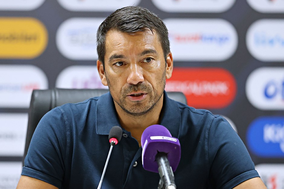 Van Bronckhorst Takım Henüz Istediğimiz Seviyede Değil! (1)