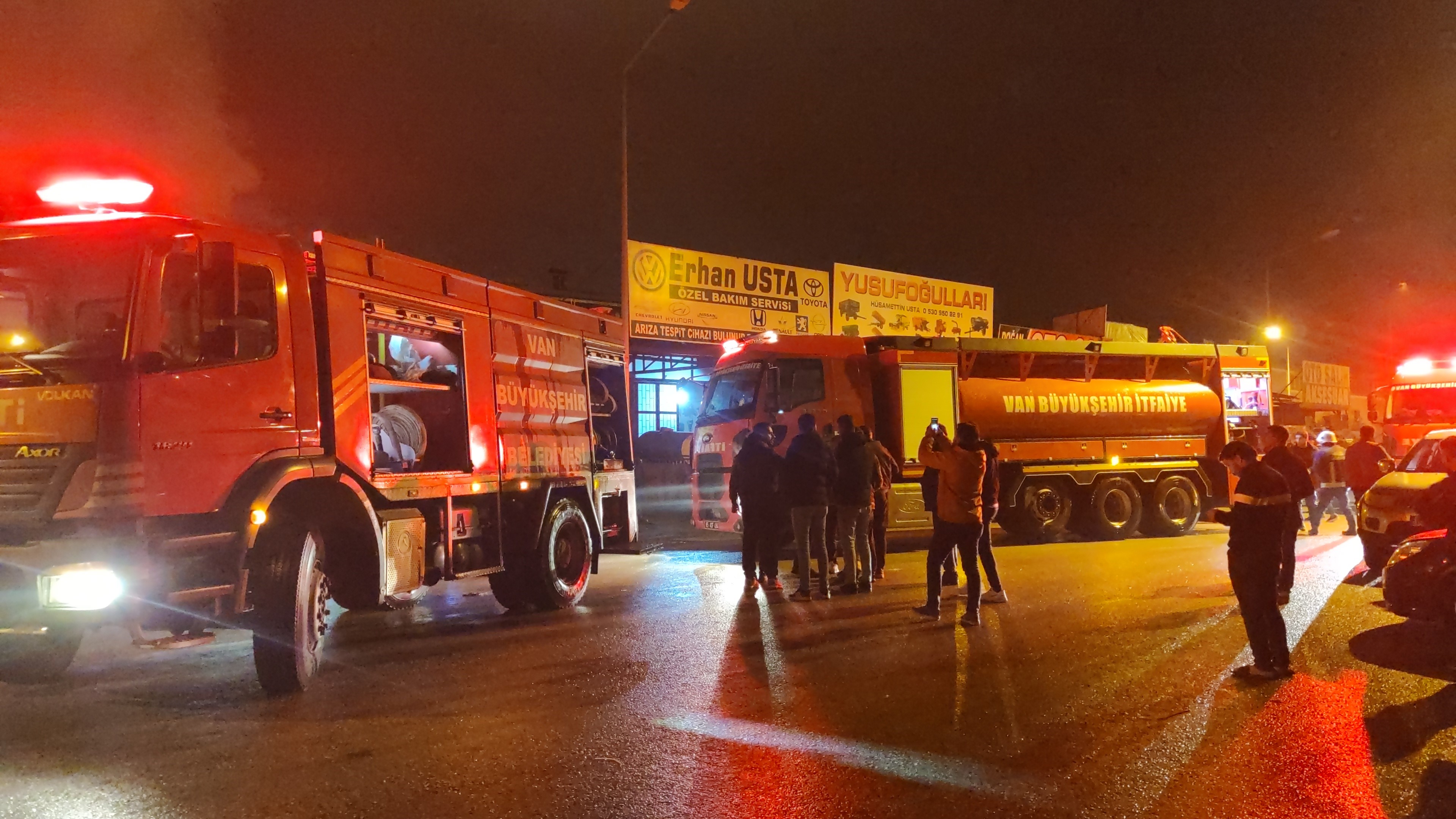 Van'da Oto Sanayi Sitesi'nde Yangın (2)