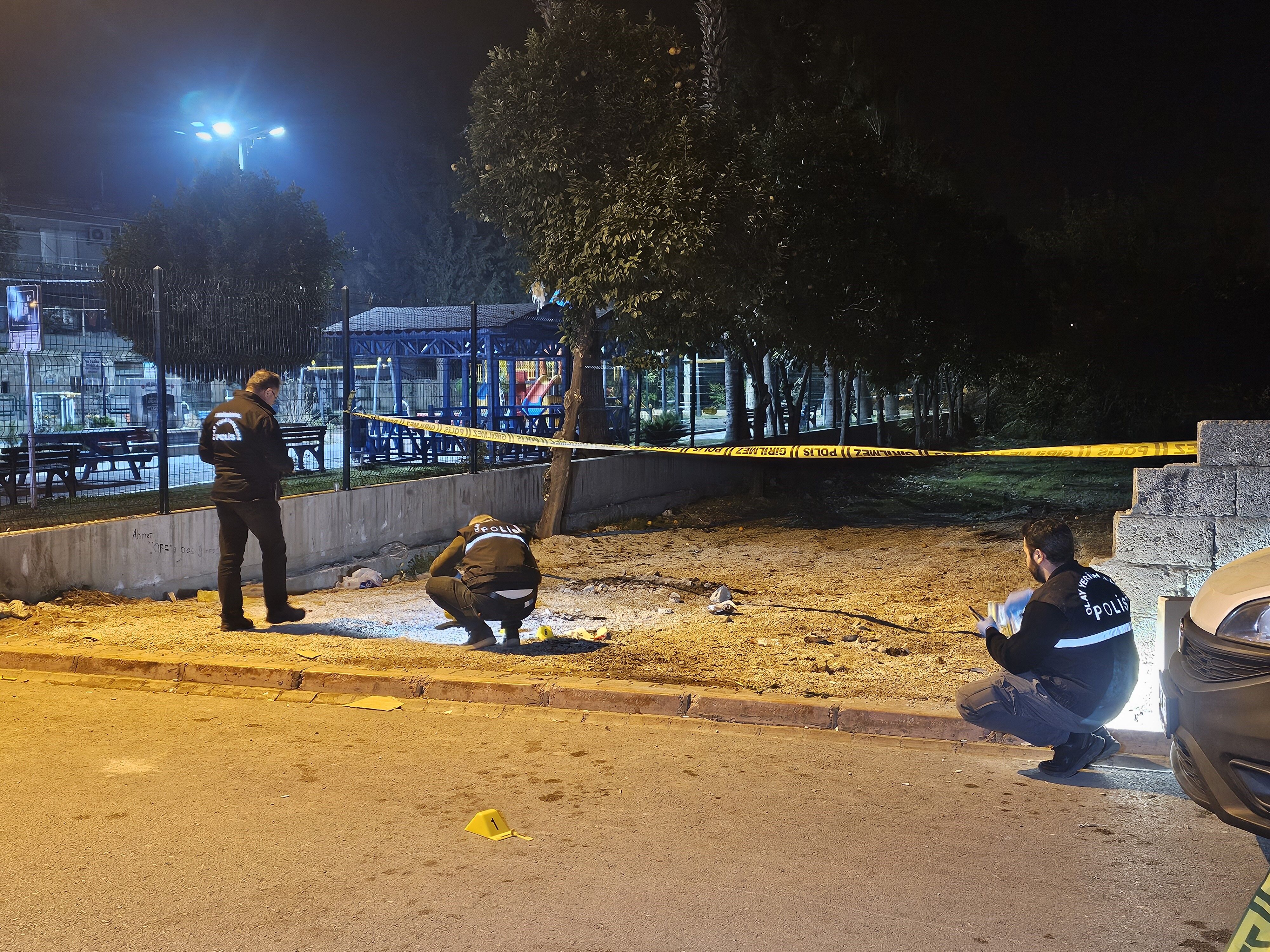 Adana’da Sokak Ortasında Silahlı Saldırı 1 Ölü (3)