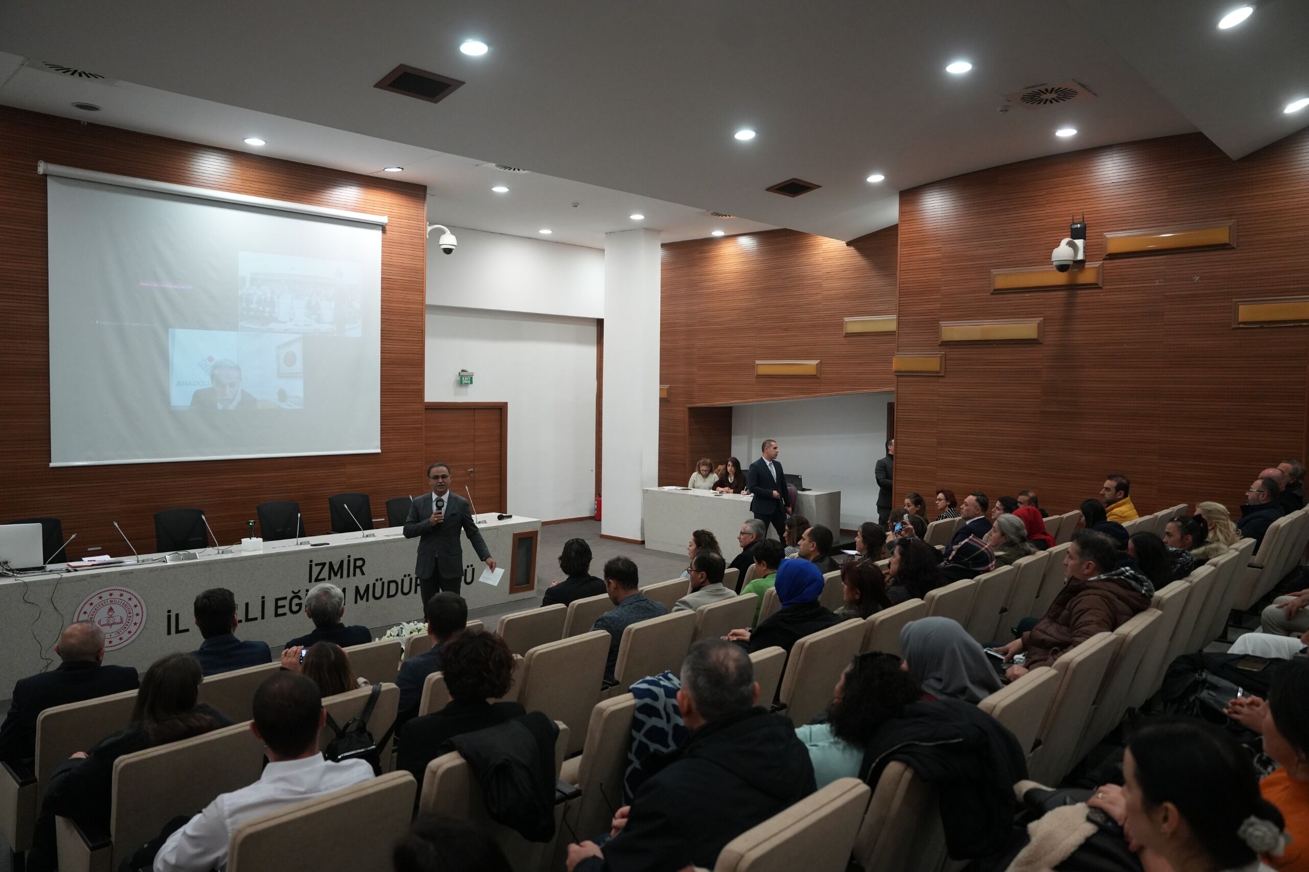 Anadolu Mektebi Yazar Okumaları İzmir’de Başladı (1)