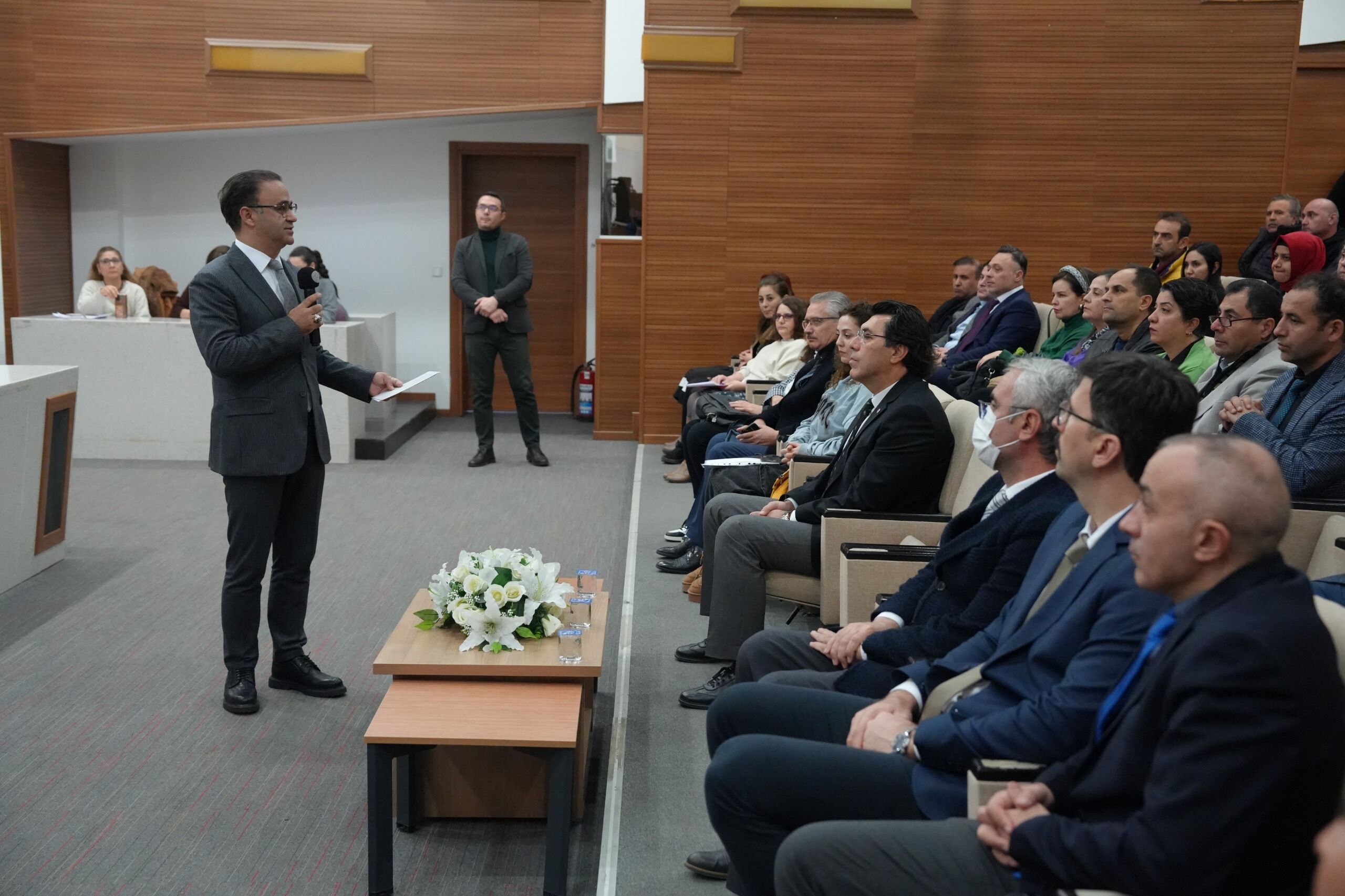 Anadolu Mektebi Yazar Okumaları İzmir’de Başladı (3)