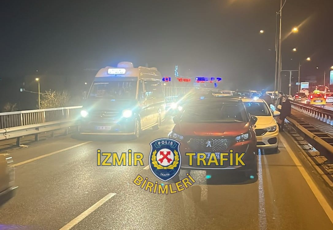 Yeşildere Caddesi'nde Zincirleme Kaza Trafik Yoğun