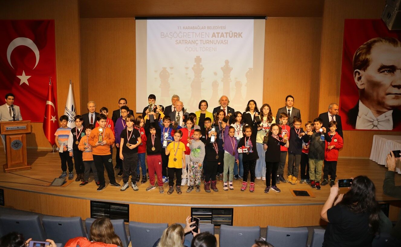 Atatürk Anısına Düzenlenen Satranç Turnuvası Tamamlandı (1)-1