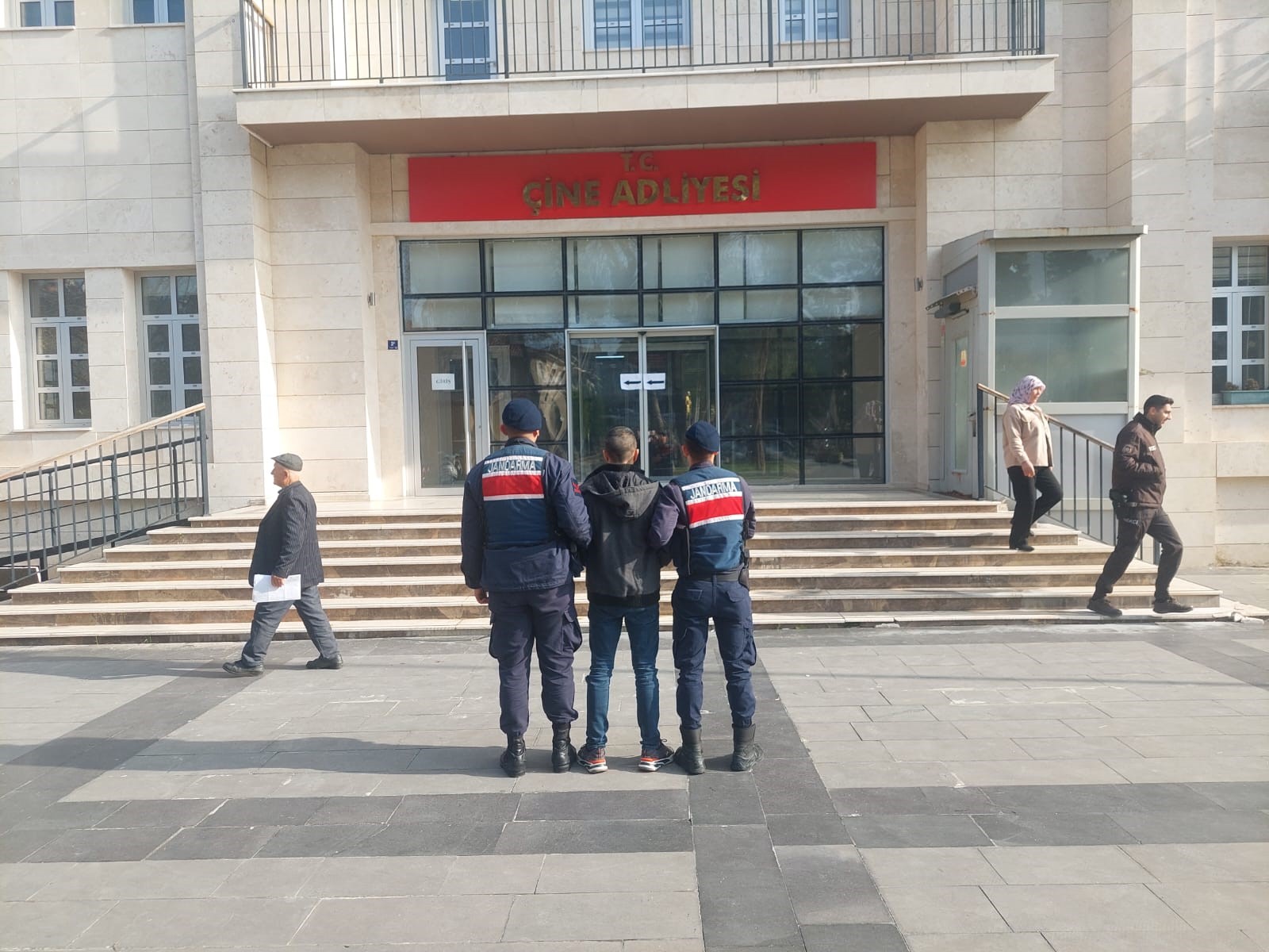 Aydın'da 17 Yıl Hapis Cezalı Firari Jandarmaya Yakalandı (3)