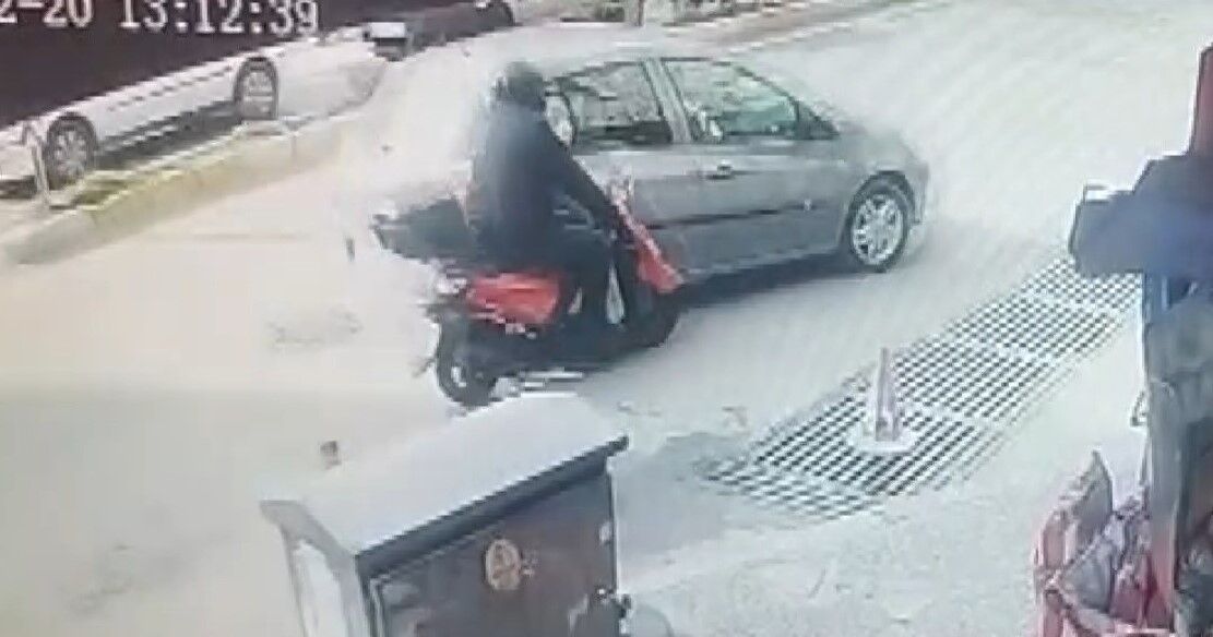 Aydın’da Otomobil Motosiklete Çarptı, Sürücü Olay Yerinden Kaçtı (1)