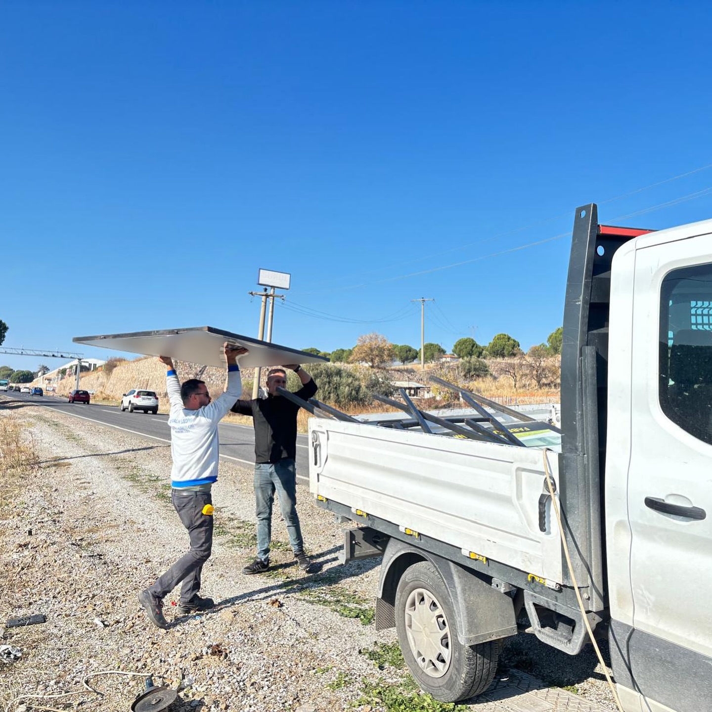 Ayvalık Belediyesi’nden Izinsiz Reklam Panolarına Ceza (3)