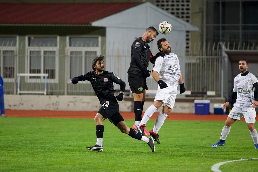 Ayvalıkgücü Belediyespor, Aetos Lutron Dostluk Maçında Midilli Adası’nda Karşılaştı. (4)