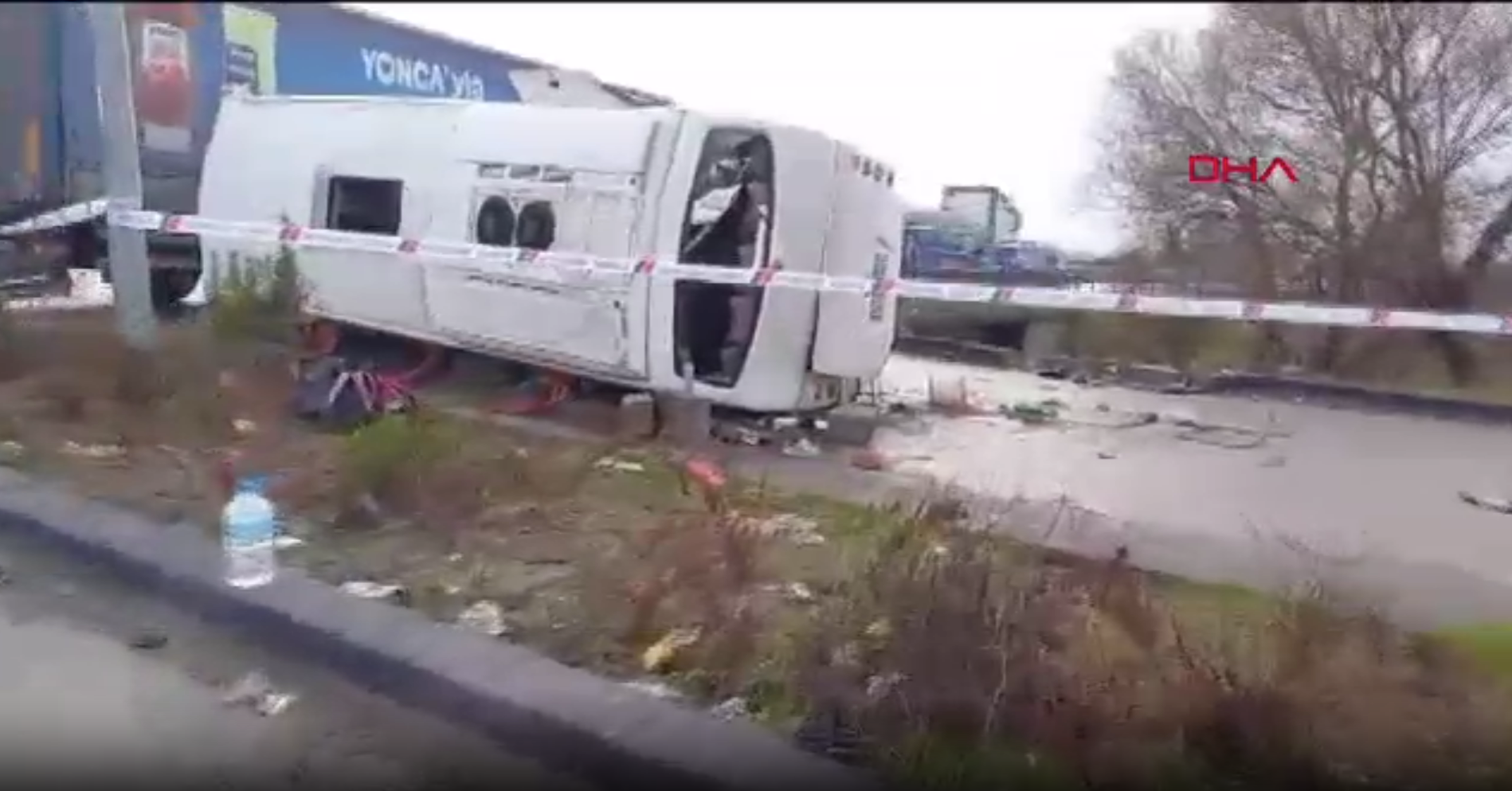 Balıkesir’de Öğrenci Servisi Ile Tır Çarpıştı 29 Yaralı, 8’I Ağır (1)