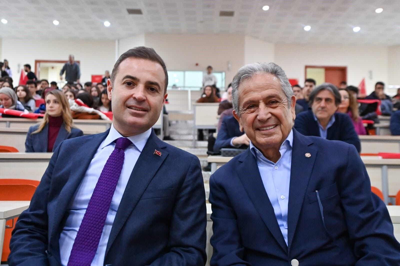 Başkan Ahmet Akın Gençlerle Birlikte Projelerimizi Şekillendireceğiz (1)