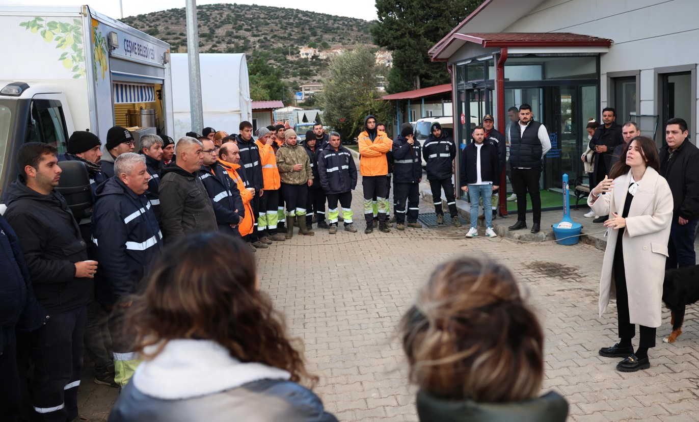 Başkan Lâl Denizli'den Yeni Yıl Mesajı Emeklerinizle Çeşme Daha Güzel 02