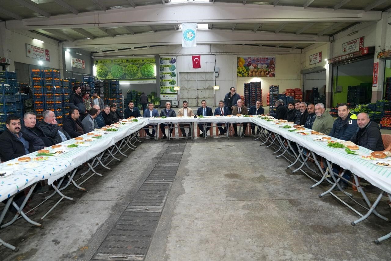Başkan Zeyrek, Manisa Meyve Ve Sebze Hali’ni Ziyaret Etti (3)