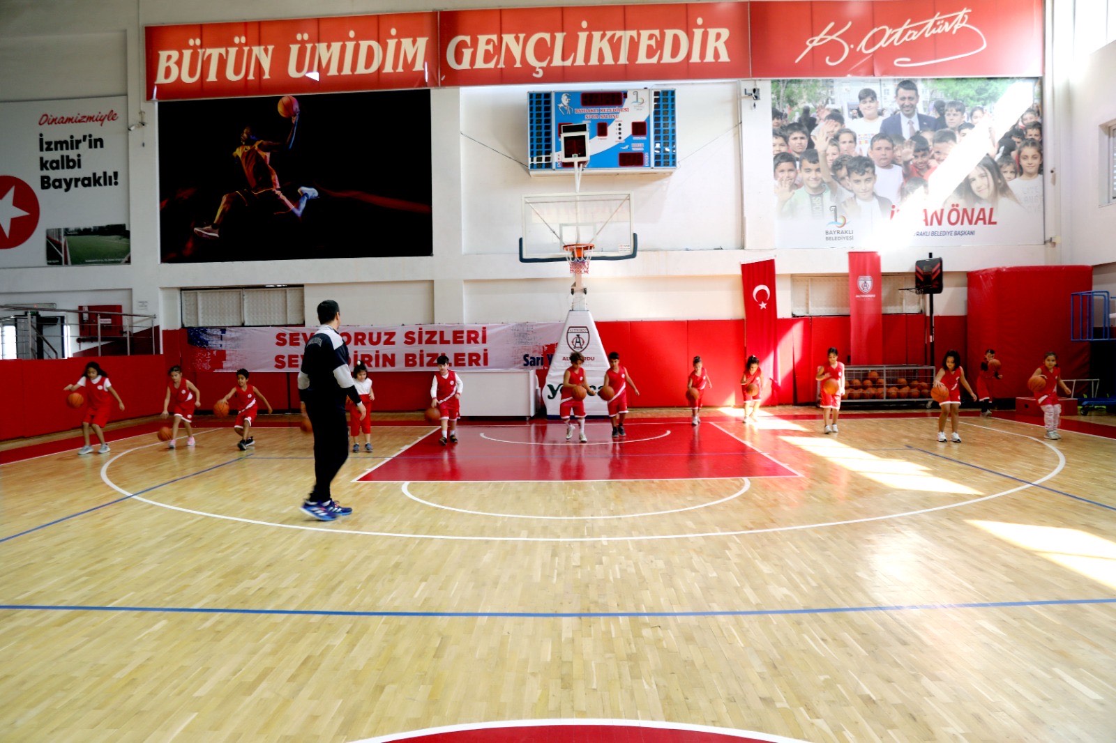 Bayraklı'da 16 Branşta 3 Bin 525 Kişi Sporla Buluştu (3)